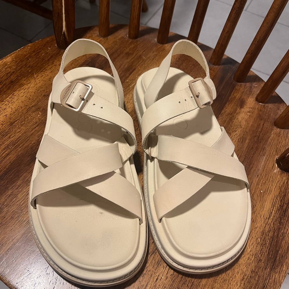 White Leather Chaco Townes Midform Size 8